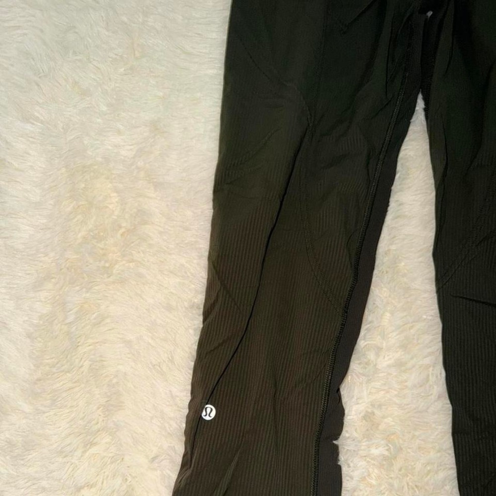 Lululemon Women's Size 2 Green Dance Studio Mid-Rise Jogger Pants - Picture 4 of 5